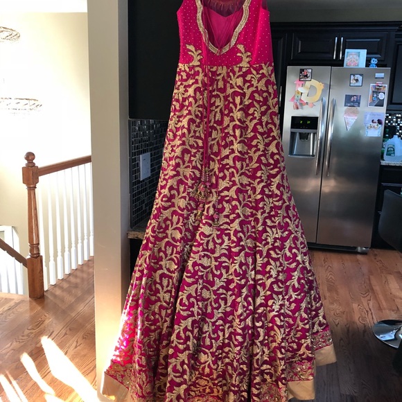 Gown - Picture 6 of 8